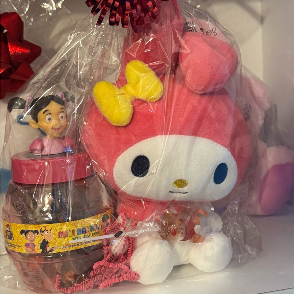 Cups and stuffed animals/ plush toys